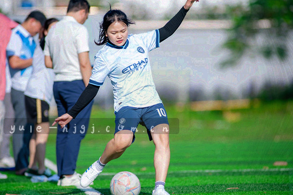 设备与足迹记录示意图，显示七日足迹